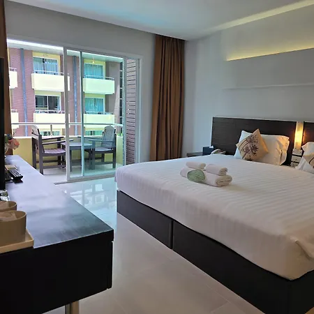 โรงแรม บารอน บีช 4*