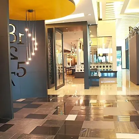 โรงแรม Tsix5 Quarter Pattaya