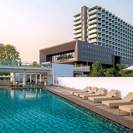 Tsix5 Phenomenal โรงแรม Pattaya