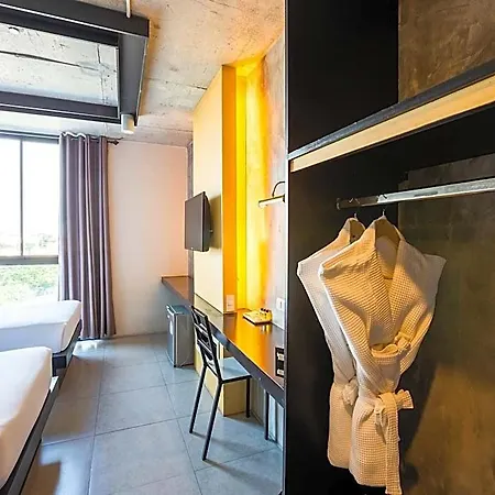 B2 South Premier โรงแรม 3*