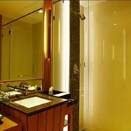 โรงแรม Centara Nova 4*