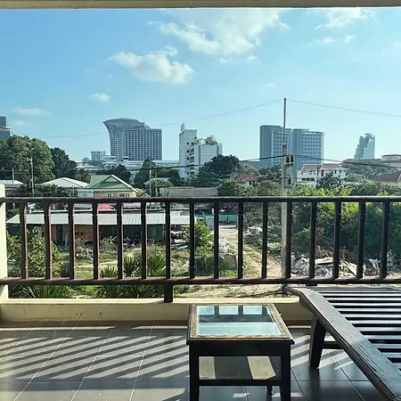Sunday Wongamat Privacy โรงแรม