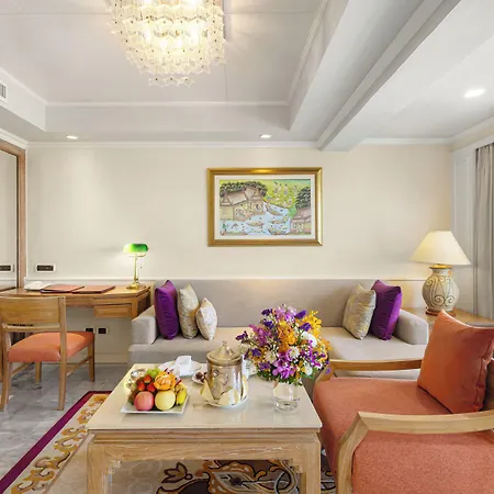 โรงแรม Royal Wing & 5*