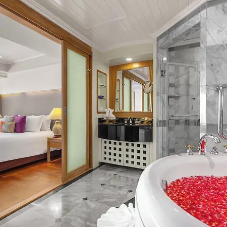 Royal Wing & โรงแรม 5*