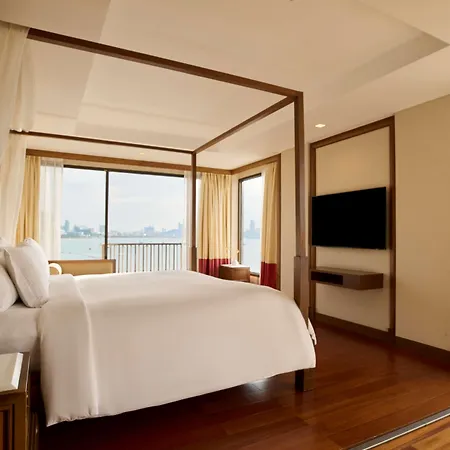 Dusit Thani 5*
