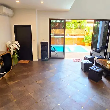 Wowland Luxury Pool Walking Street Villa