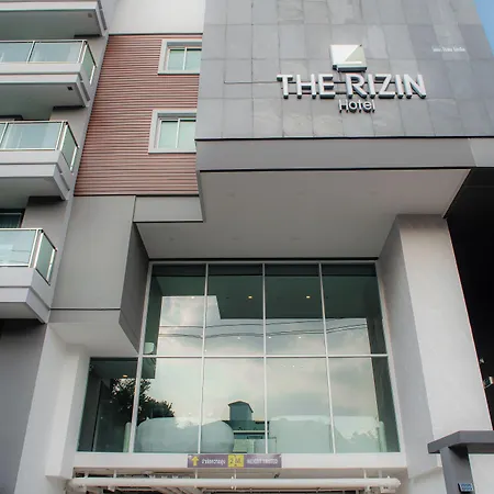 โรงแรม The Rizin Phratamnak 3*