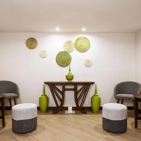 โรงแรม Avani 5*