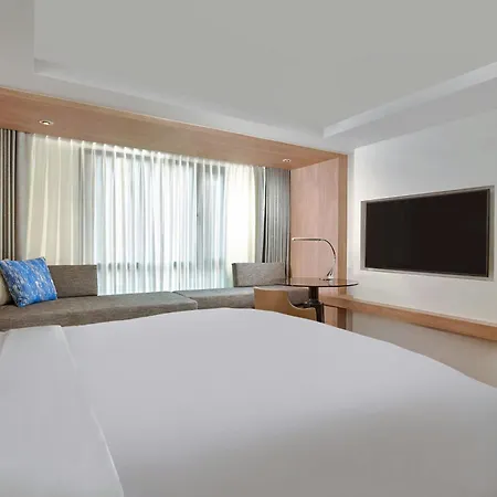 Courtyard By Marriott North Hotel