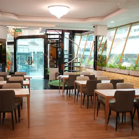 โรงแรม Penthouse 3*