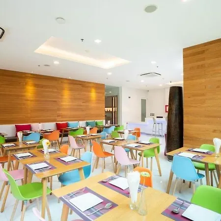 Seven Zea Chic โรงแรม 4*