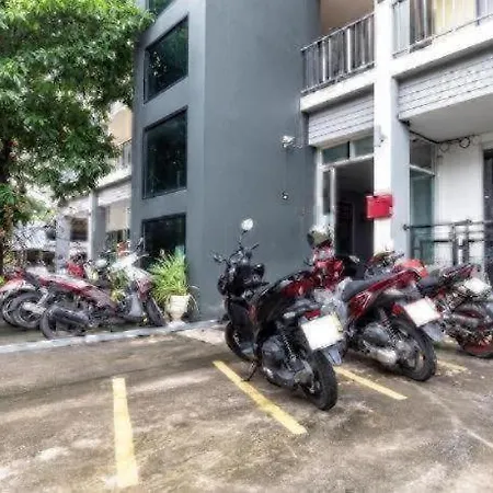 V Place โรงแรม 3*