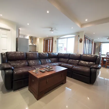 Argyle Apartment