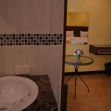โรงแรม Taj Place Residency