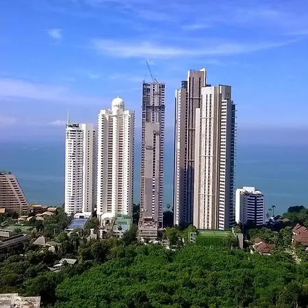 1 Bedroom Near Wong Amat Beach For Rent 103 *
