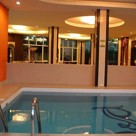 Inn Yes O'tel By Benya Pattaya