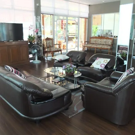 โรงแรม Ekaluk Place 4*