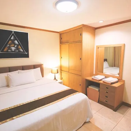 Grand Condo Lotus Pool Villa Near The Beach Pattaya