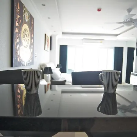 Luxury Seaview Studio In Central