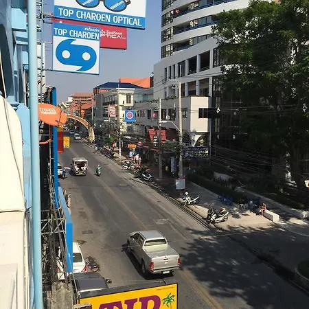 บ้านพัก Rosie's Bar And 3*