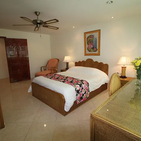 Butterfly Garden Boutique Residence: Luxury With Baths Pattaya