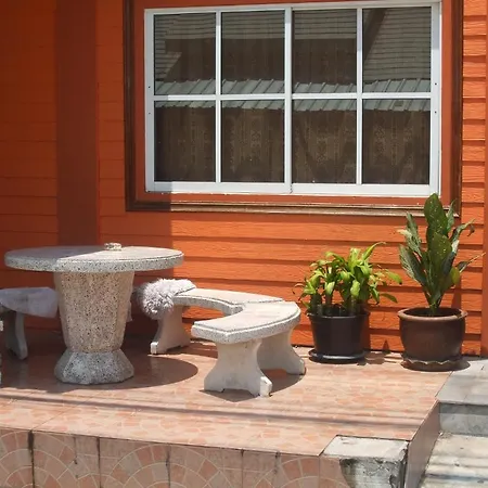 บ้านพัก Aura House 2*