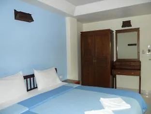 โรงแรม Nikom Court