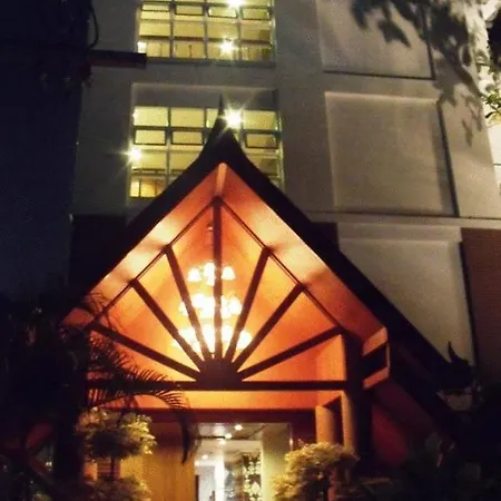 โรงแรม Chada Thai House