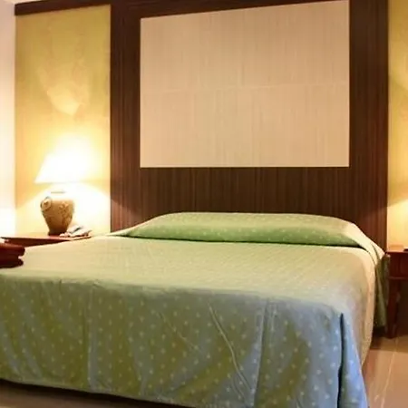 โรงแรม Diamond Place 3*