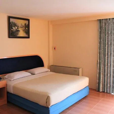 Queen Hotel 2*