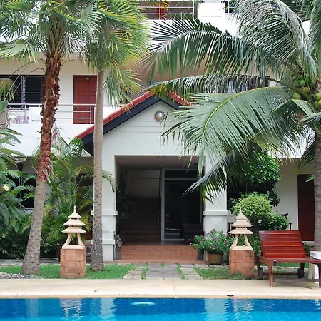 Sirikarn & Luxury 3*