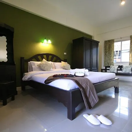 Ploen By Tolani โรงแรม Pattaya