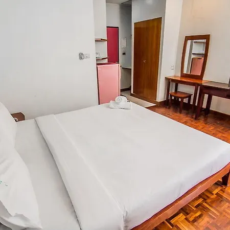 Sutus Court 3 Hotel
