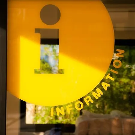 Yellow Moon Hotel 2*