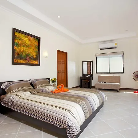 Insignia * Pattaya
