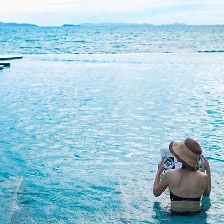 Beachfront Pool Access Apartment Pattaya