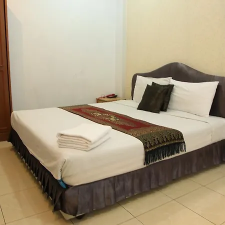 Arya Hotel