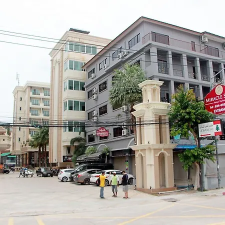 โรงแรม Royal Q & D 3*