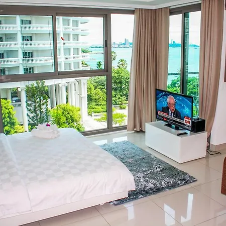 Wong Amat Beach Tower *