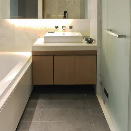 Lux Contemporary By Favstay *