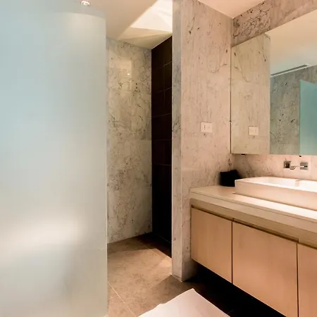 Lux Contemporary By Favstay
