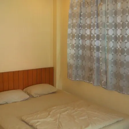 บ้านพัก Aura House 2*