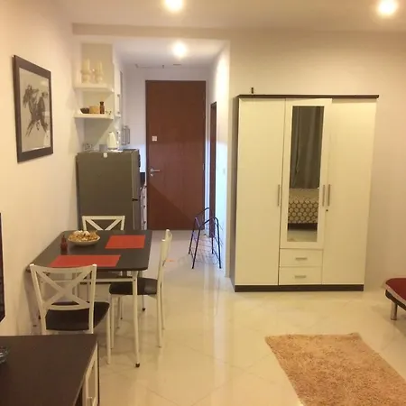 Studio In Diamond Apartment *