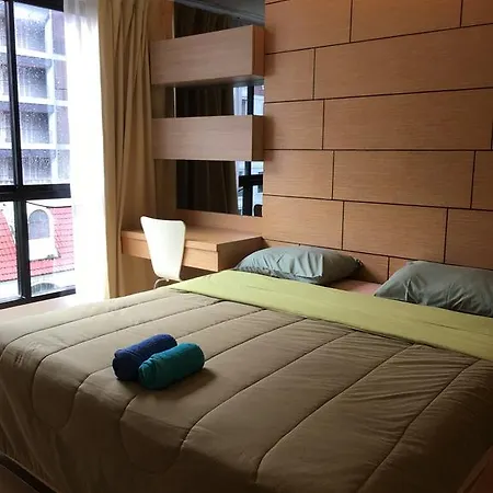 The Chezz By Apple & Frank Apartment *