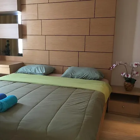 The Chezz By Apple & Frank Apartment *