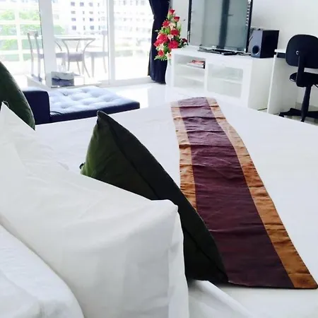 6 Deluxe Studio * Pattaya