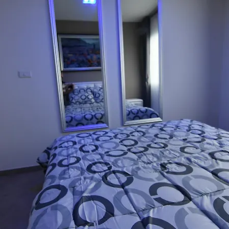 Apartment Unixx 1809 *