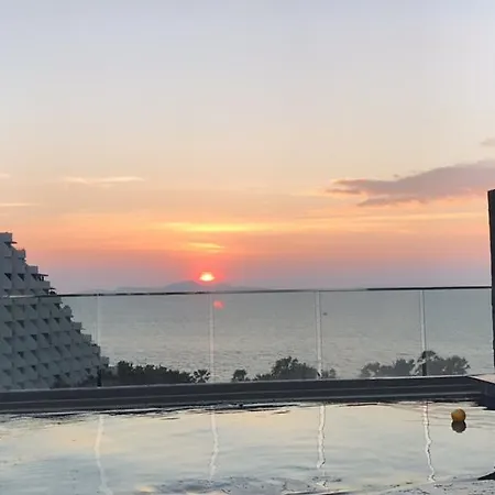 Serenity Luxury By Charlie * Pattaya