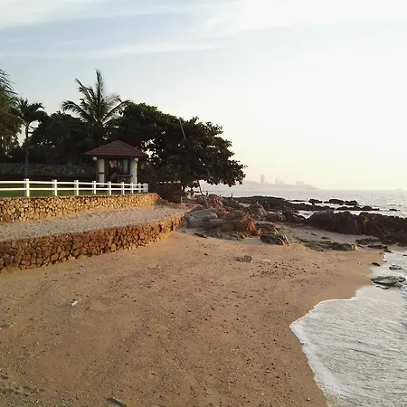Beachfront Apartment *
