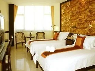 Jomtien Holiday โรงแรม 3*